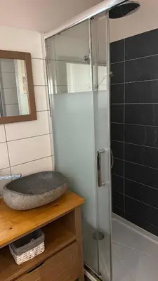 Salle de bains dans l'établissement ALG appartement