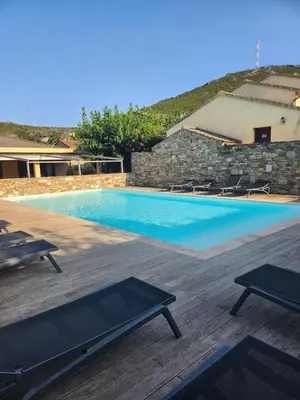 Piscine de l'établissement Studio avec piscine ou située à proximité