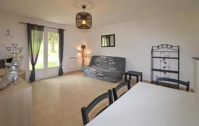Coin salon dans l'établissement 1 Bedroom Awesome Home In Vignale