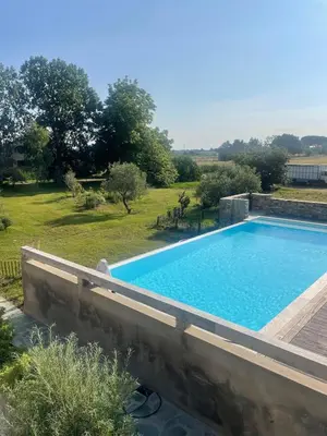 Piscine de l'établissement Joli T1 à ne pas manquer ou située à proximité