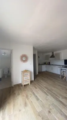 Télévision ou salle de divertissement dans l'établissement Le Petit paradis