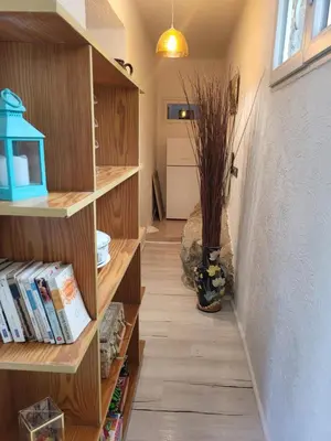 Bibliothèque dans l'appartement