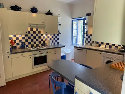 Cuisine ou kitchenette dans l'établissement Maison ancienne rénovée avec vue sur mer et Cap Corse