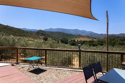 Vue générale sur la montagne ou vue sur la montagne depuis la maison de vacances