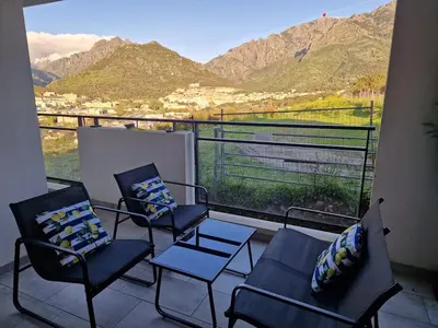 Vue générale sur la montagne ou vue sur la montagne depuis l'appartement