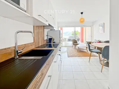 Cuisine ou kitchenette dans l'établissement Calvi T2 les Jasmins proche centre