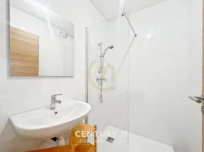 Salle de bains dans l'établissement Calvi T2 les Jasmins proche centre