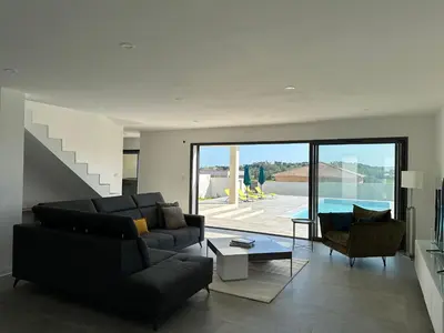 Coin salon dans l'établissement Spacieuse villa standing de 220m2