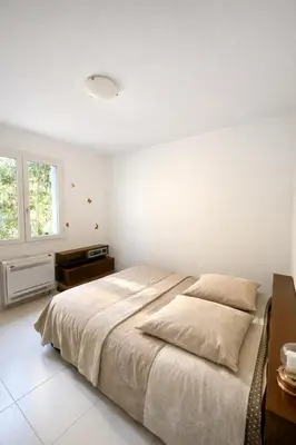 Un ou plusieurs lits dans un hébergement de l'établissement Maison avec vue mer
