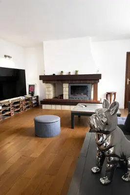Coin salon dans l'établissement Maison avec vue mer