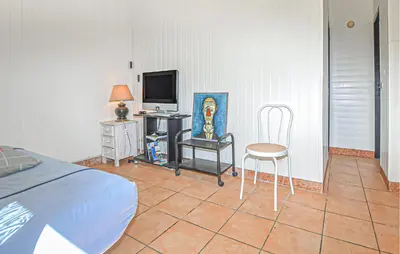 Télévision ou salle de divertissement dans l'établissement Villa Plage À Pieds