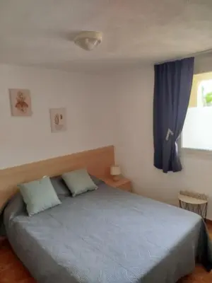Un ou plusieurs lits dans un hébergement de l'établissement Appt 4-6 couchages climatisé avec 2 piscines et 200 m des plages et criques