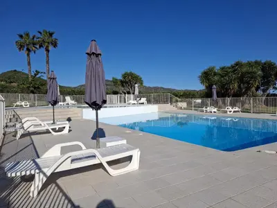 Piscine de l'établissement T2 Terrasse climatisé piscine à T FLORENT ou située à proximité