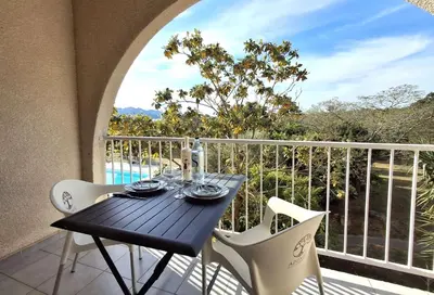 Balcon ou terrasse dans l'établissement Studio ensoleillé à Saint-Florent avec piscine
