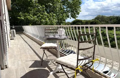 Balcon ou terrasse dans l'établissement FURIANI Appartement avec Piscine dans Villa