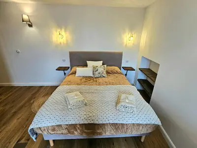 Un ou plusieurs lits dans un hébergement de l'établissement Magnifique villa avec piscine- hauteurs de Bastia