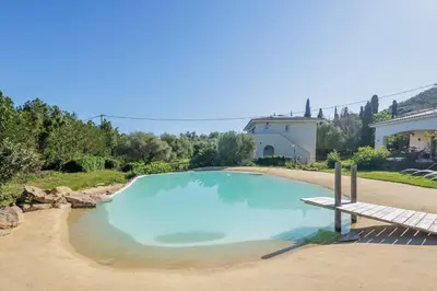 Piscine de l'établissement L'Alivi di Losari 9 - piscine naturelle et jacuzzi ou située à proximité