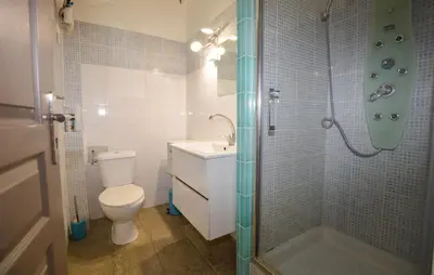 Salle de bains dans l'établissement Appartement Residence Piscine