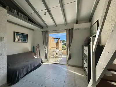 Un ou plusieurs lits dans un hébergement de l'établissement Studio avec mezzanine 4 couchages LUMIO