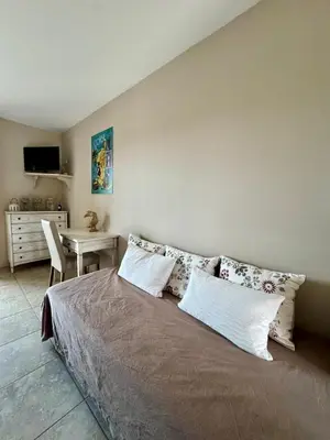 Un ou plusieurs lits dans un hébergement de l'établissement Grand Studio dans Residence avec piscine in Sisco