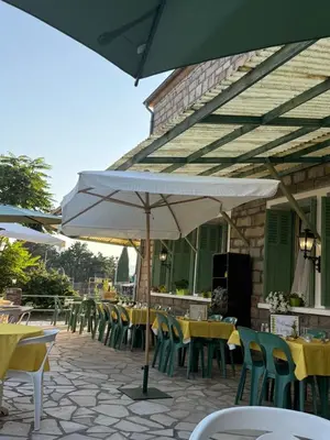 Restaurant ou autre lieu de restauration dans l'établissement La Châtaigneraie