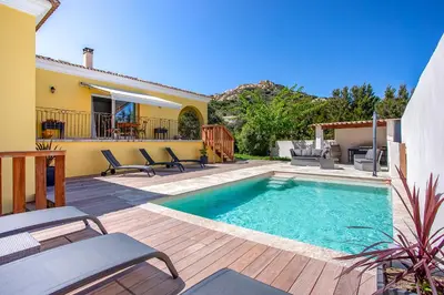 Piscine de l'établissement Villa Amarena ou située à proximité