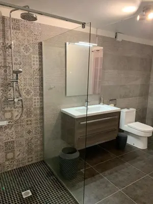 Salle de bains dans l'établissement Grand appartement spacieux 3 ch Rez de villa a sisco