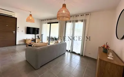 Télévision ou salle de divertissement dans l'établissement Appartement Petru Paisible & spacieux