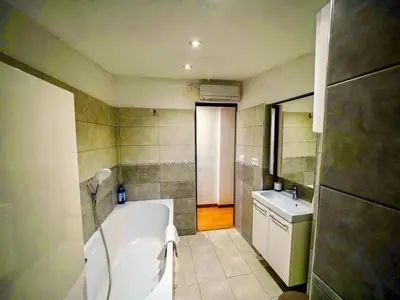 Salle de bains dans l'établissement nid d'aigle