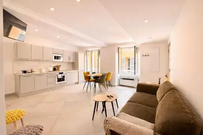 Cuisine ou kitchenette dans l'établissement Appartement T3 Place du Marché