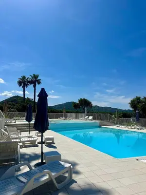 Piscine de l'établissement Cosy studio ensoleillé à Saint-Florent ou située à proximité