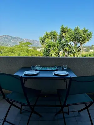 Vue générale sur la montagne ou vue sur la montagne depuis l'appartement