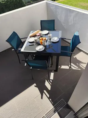 Options de petit-déjeuner proposées aux clients de l'établissement T2 en résidence avec belle terrasse, à 5mn à pied de la plage