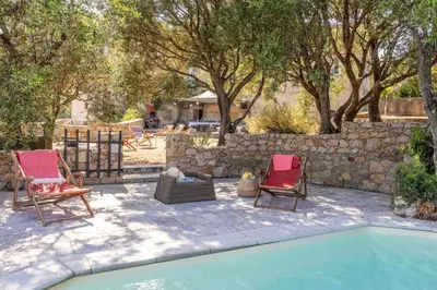 Piscine de l'établissement Maison A Torra ou située à proximité