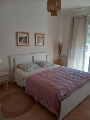 Un ou plusieurs lits dans un hébergement de l'établissement Chez Rachel chambre et salle bain privative chez l'habitant