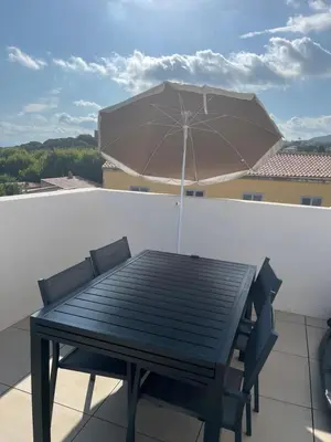 Balcon ou terrasse dans l'établissement Duplex T3 neuf de 4 à 6 personnes 5 min à pied du centre et de la plage