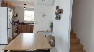 Cuisine ou kitchenette dans l'établissement Duplex T3 neuf de 4 à 6 personnes 5 min à pied du centre et de la plage