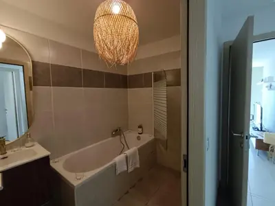 Salle de bains dans l'établissement Evasion ensoleillé à 5 minutes de Bastia