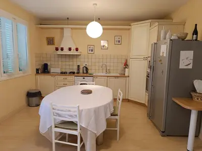 Cuisine ou kitchenette dans l'établissement Le cœur de saint Florent