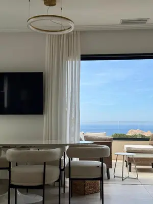 Télévision ou salle de divertissement dans l'établissement Appartement standing grande terrasse vue mer