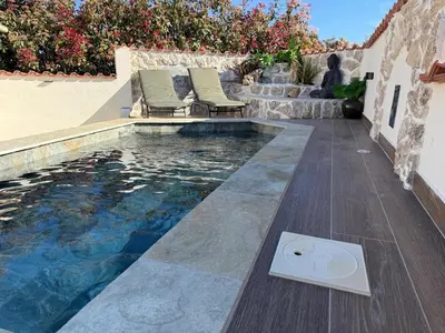 Piscine de l'établissement Villa Anna T2 avec piscine et jardin privé, escapade romantique en Corse ou située à proximité