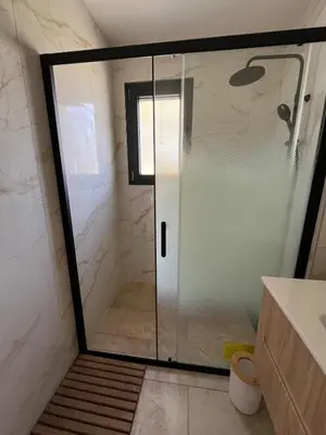 Salle de bains dans l'établissement Maison INDEPENDANTE entre mer et montagne