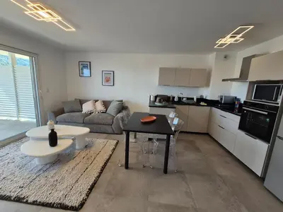 Cuisine ou kitchenette dans l'établissement Bastia T2 neuf de standing, cosy avec parking