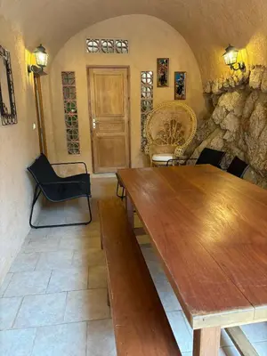 Coin salon dans l'établissement Appartement Spacieux Vue Montagne- Parking gratuit- Proche ÎLE ROUSSE