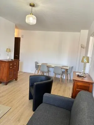 Coin salon dans l'établissement Saint Florent T2 Plein Centre