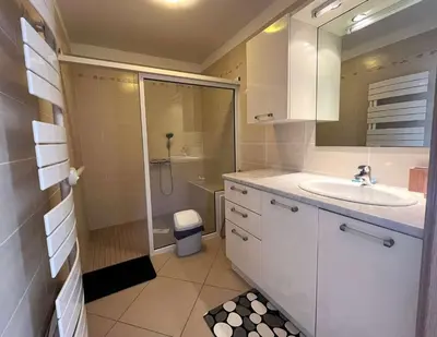 Salle de bains dans l'établissement MORIANI Centre Lumineux T3 à deux pas de la mer et commerces