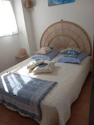 Un ou plusieurs lits dans un hébergement de l'établissement Charmant appartement St Florent