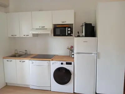 Cuisine ou kitchenette dans l'établissement Charmant appartement St Florent