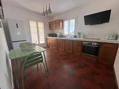 Cuisine ou kitchenette dans l'établissement Villa À Chjusella Santa Reparata di Balagna à 5kms des plages