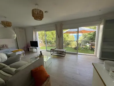 Coin salon dans l'établissement Villa Pietranera